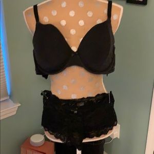 38D Victoria’s Secret bra M panties